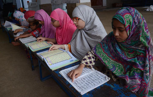 کلاس آموزش قرآن در لاهور پاکستان