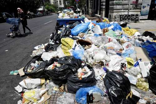 انباشته شدن زباله های شهری آتن در پی اعتصاب سراسری کارکنان شهرداری