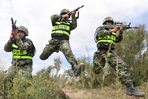 رزمایش ضد تروریستی مشترک بین واحدهایی از ارتش چین و قرقیزستان – چین