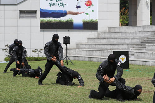 مانور ضد تروریستی نیروهای ویژه پلیس کره جنوبی