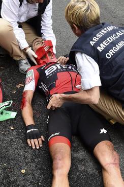 مصدومیت جدی دوچرخه سوار استرالیایی در جریان یک سانحه در مرحله نهم مسابقات دوچرخه سواری 