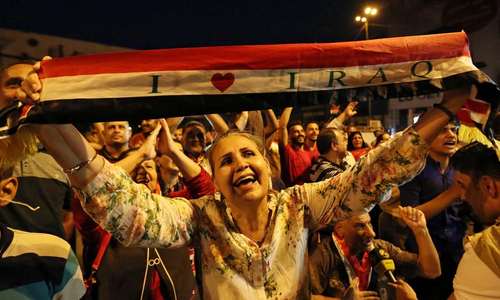 شادمانی عراقی ها از آزادشدن شهر موصل از اشغال داعش - میدان تحریر بغداد