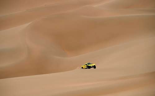  مسابقات اتومبیلرانی جاده ابریشم در صحرای 
