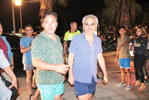 پیاده روی شبانه ثروتمندترین شاهزاده سعودی در خیابان های شهر بدروم ترکیه