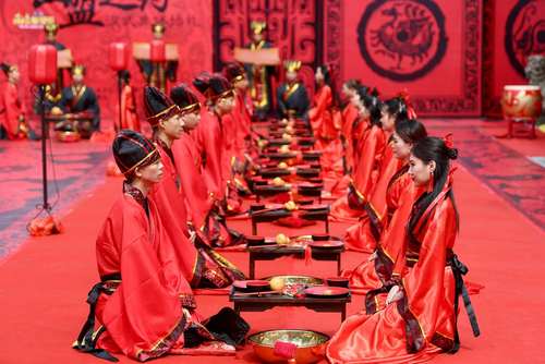 ازدواج گروهی به سبک سلسله پادشاهی هان در روز ولنتاین چینی – شهر هنیانگ