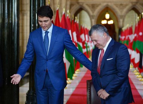 استقبال نخست وزیر کانادا از پادشاه اردن در ساختمان پارلمان کانادا در اوتاوا