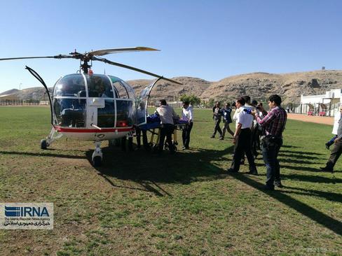  مصدومان حادثه بامداد جمعه داراب که وضعیت جسمانی وخیم داشتند با بالگرد به شیراز منتقل شدند