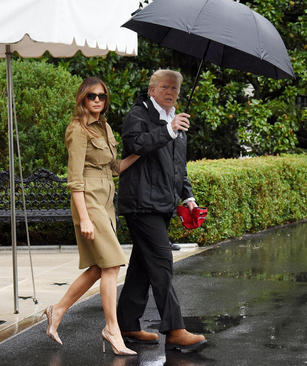 رییس جمهور آمریکا و همسرش در کاخ سفید و در حال عزیمت به ایالت تگزاس 
