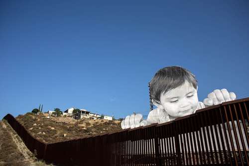 اثر یک هنرمند فرانسوی در حصار مرزی مکزیک – آمریکا