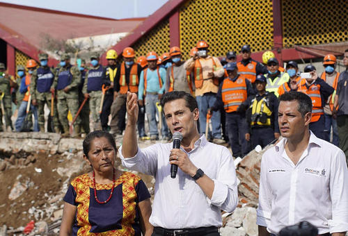سخنرانی رییس جمهور مکزیک در جمع زلزله زدگان در شهر 