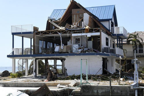 صدمات ناشی از توفان ایرما به خانه ها و تاسیسات شهری در ایالت فلوریدا آمریکا