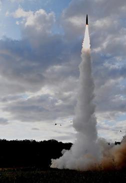 شلیک دو موشک بالستیک کره جنوبی در پاسخ به آزمایش موشکی بامداد شنبه کره شمالی