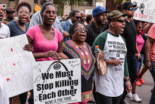 سومین روز اعتراضات به تبرئه یک پلیس از سوی دادگاه. این پلیس تبرئه شده به ضرب گلوله یک جوان سیاه پوست را در شهر سنت لوییس ایالت میسوری آمریکا به قتل رسانده بود