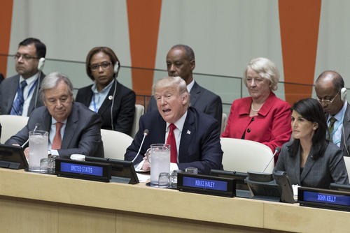 رییس جمهور آمریکا در حال سخنرانی در نشست اصلاح ساختار سازمان ملل در حاشیه نشست سالانه مجمع عمومی ملل متحد در نیویورک