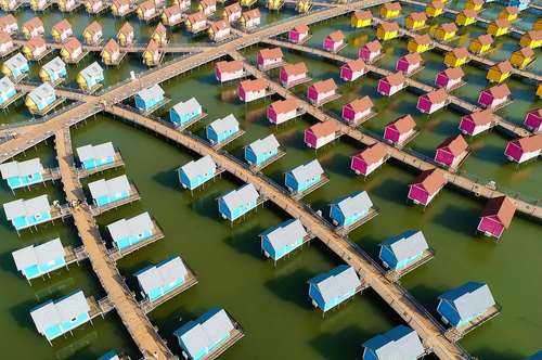 خانه های کابینی به سبک هلندی در ساحل جزیره یوتو در چین