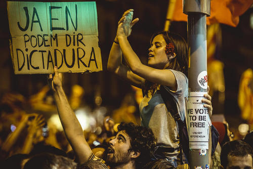 راهپیمایی جدایی طلبان در شهر بارسلونا اسپانیا