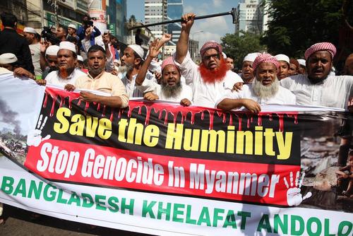 برپایی تظاهرات در همبستگی با مسلمانان میانماری پس از نماز جمعه شهر داکا بنگلادش