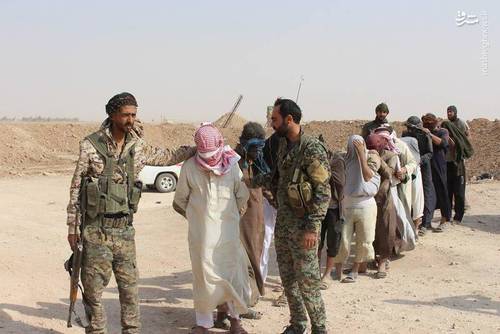 قاچاقچیان داعش با لباس نظامی (عکس)
