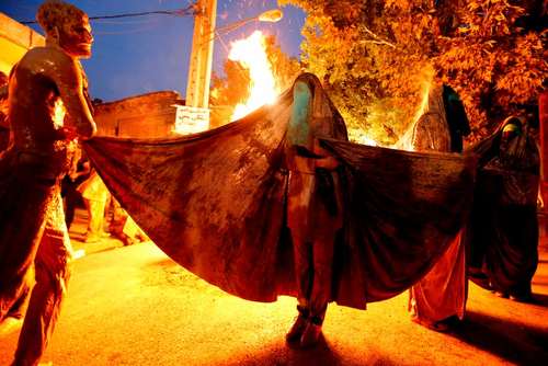 عزاداری شب عاشورا در خرم آباد – عکس: خبرگزاری فرانسه