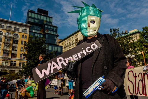 گردهمایی جنبش ضد جنگ در نیویورک در شانزدهمین سالگرد حمله آمریکا به افغانستان