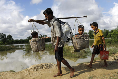 صف ورود پناهجویان مسلمان میانماری به بنگلادش