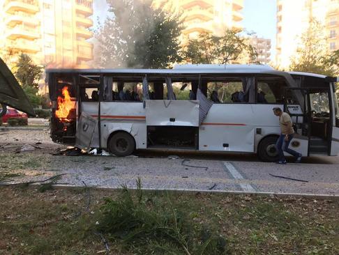 انفجار یک بمب کنار جاده ای در مسیر اتوبوس حامل نیروهای پلیس ترکیه در استان مرسین 