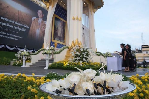 پایان مراسم 5 روزه تشییع و تدفین پادشاه فقید تایلند – بانکوک