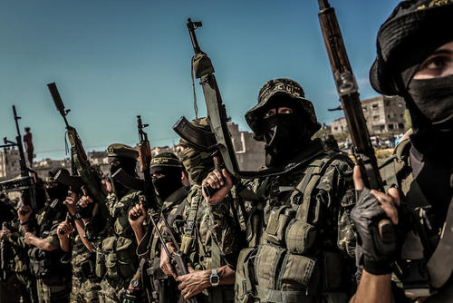 اعضای مسلح جنبش جهاد اسلامی در مراسم تشییع پیکر قربانیان حمله اخیر اسراییل به باریکه غزه