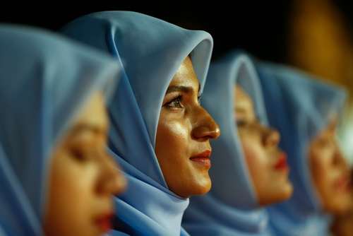 شرکت زنان مسلمان میانماری در گردهمایی صلح ترتیب داده شده از سوی حزب متبوع خانم آنگ سان سوچی در شهر یانگون