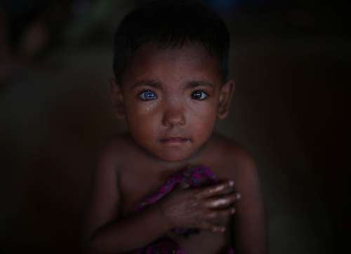  پناهجوی 4 ساله میانماری در اردوگاه پناهجویان مسلمان میانماری در بنگلادش
