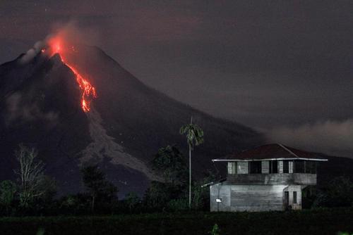 گدازه های آتشفشانی در کارو اندونزی