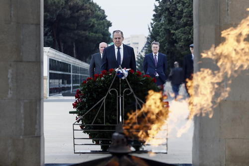 ادای احترام وزیر امور خارجه روسیه به مقبره سرباز گمنام در باکو