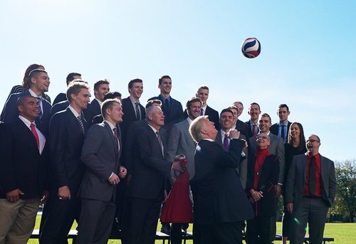 دیدار ترامپ با اعضای تیم والیبال مردان ایالت اوهایو آمریکا در کاخ سفید