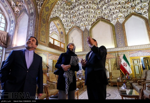 بازدید «هلگا اشمید» از تالار اشرف اصفهان (عکس)