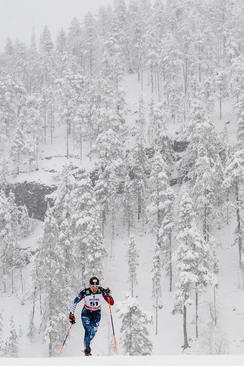 کوهنورد آمریکایی در حال رقابت در مسابقات جام جهانی کوهنوردی در روکا فنلاند
