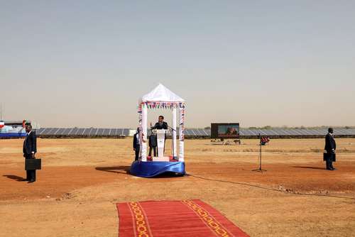 سخنرانی رییس جمهور فرانسه در آیین افتتاح یک نیروگاه برق خورشیدی در بورکینافاسو