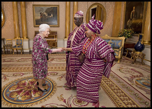 دیدار کمیساریای عالی امور خارجی جمهوری فدرال نیجریه با ملکه بریتانیا در کاخ باکینگهام