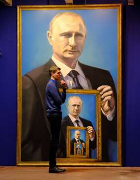 یک تابلوی نقاشی از ولادیمیر پوتین در نمایشگاهی تحت عنوان