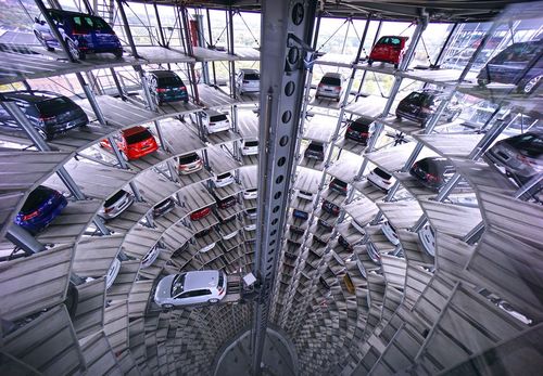پارکینگ طبقاتی خودرو شرکت فولکس واگن آلمان در شهر وولفسبورگ