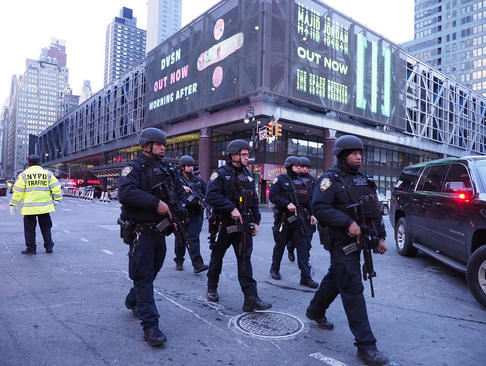 افزایش ترتیبات امنیتی در مرکز نیویورک در پی حمله تروریستی ناکام دیروز در ترمینال اتوبوسرانی در محله منهتن