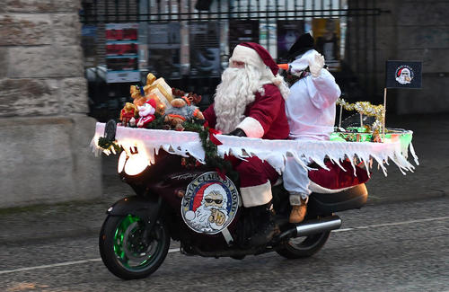 جشنواره سالانه موتورسواری بابانوئل ها در شهر برلین آلمان