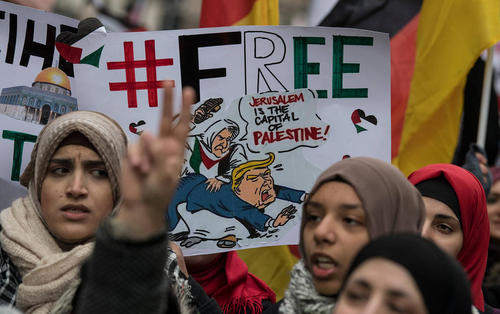 راهپیمایی فلسطینی‌ها در شهر فرانکفورت آلمان در محکومیت اقدام ترامپ
