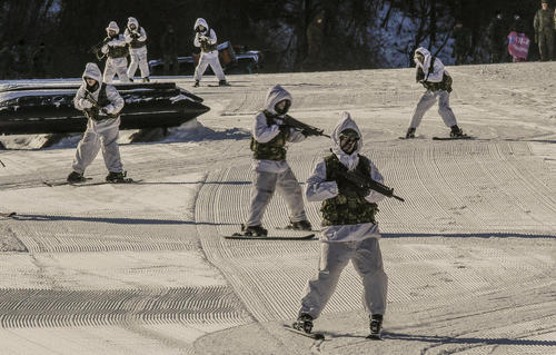 رزمایش مشترک نیروهای امنیتی آمریکا و کره جنوبی در شهر پیونگ چانگ کره جنوبی در آستانه برگزاری المپیک زمستانی در این شهر