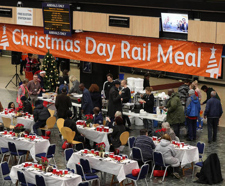 ناهار خیریه‌های انگلیس برای بی‌خانمان ها در روز کریسمس- لندن