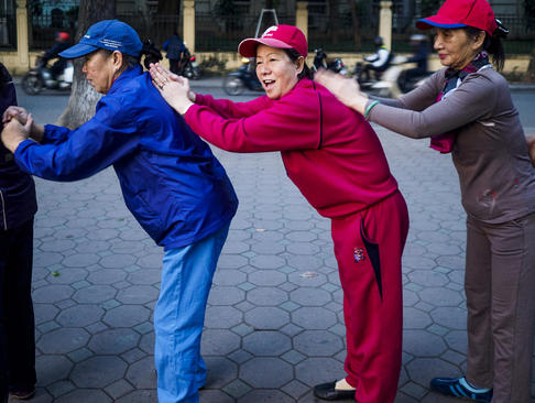ورزش صبحگاهی میانسالان در شهر هانوی ویتنام