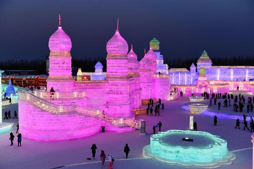 نمایشگاه سالانه سازه های برفی و یخی در هاربین چین