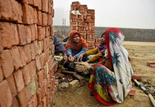 کارگران در حال گرم شدن – هند