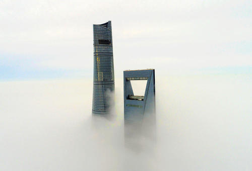 مه غلیظ در شهر شانگهای چین