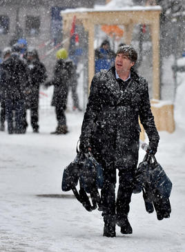 بارش سنگین برف در شهر داووس سوییس همزمان با آغاز برگزاری چهل‌و‌هشتمین مجمع اقتصاد جهانی در این شهر