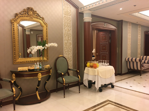 سوئیت محل بازداشت شاهزاده ولید بن طلال میلیاردر سعودی در هتل مجلل 